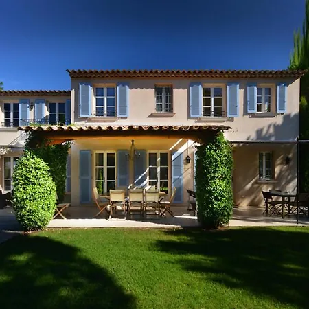 Tropez Dans Petit Domaine Clos Et Gardienne 500m De La Mer וילה