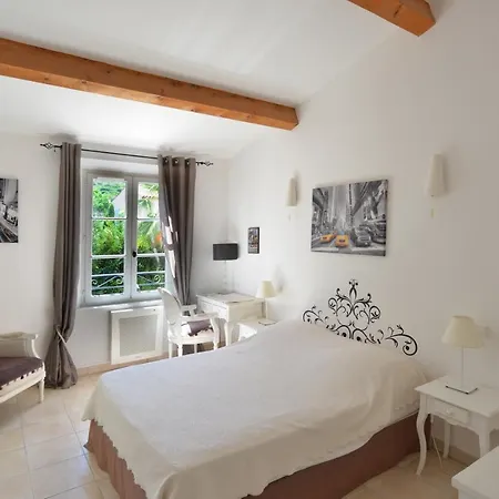 Tropez Dans Petit Domaine Clos Et Gardienne 500m De La Mer Saint-Tropez