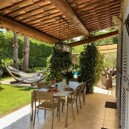Tropez Dans Petit Domaine Clos Et Gardienne 500m De La Mer * Saint-Tropez