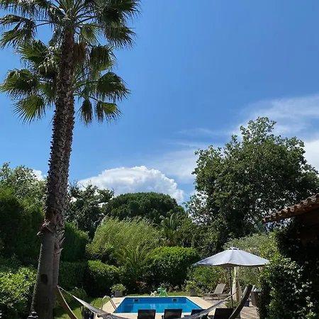 Tropez Dans Petit Domaine Clos Et Gardienne 500m De La Mer וילה