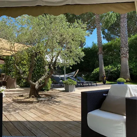 Villa Tropez Dans Petit Domaine Clos Et Gardienne 500m De La Mer