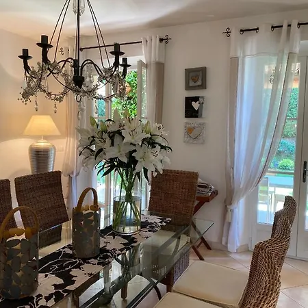וילה Tropez Dans Petit Domaine Clos Et Gardienne 500m De La Mer סן טרופז