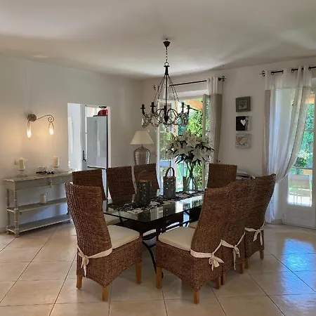 Villa Tropez Dans Petit Domaine Clos Et Gardienne 500m De La Mer Saint-Tropez
