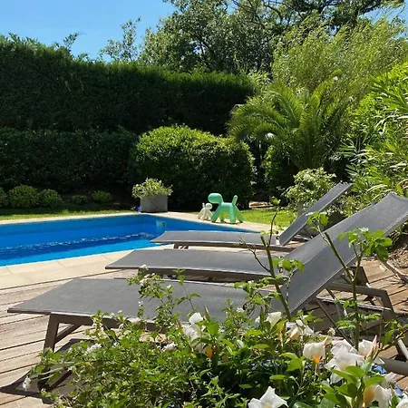 Tropez Dans Petit Domaine Clos Et Gardienne 500m De La Mer