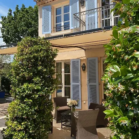 Tropez Dans Petit Domaine Clos Et Gardienne 500m De La Mer סן טרופז