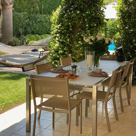 וילה Tropez Dans Petit Domaine Clos Et Gardienne 500m De La Mer סן טרופז