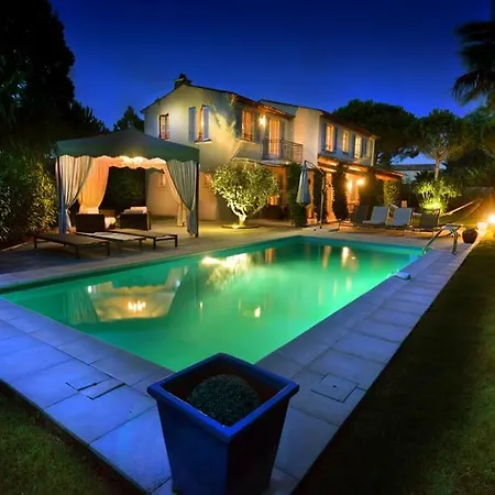 Villa Tropez Dans Petit Domaine Clos Et Gardienne 500m De La Mer *