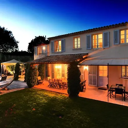 Tropez Dans Petit Domaine Clos Et Gardienne 500m De La Mer