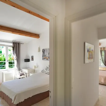 别墅 Tropez Dans Petit Domaine Clos Et Gardienne 500m De La Mer 圣特罗佩
