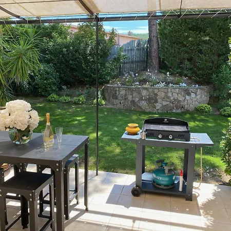 Tropez Dans Petit Domaine Clos Et Gardienne 500m De La Mer 别墅