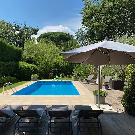 Tropez Dans Petit Domaine Clos Et Gardienne 500m De La Mer 圣特罗佩